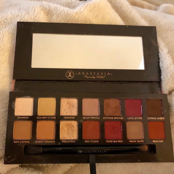 Anastasia Beverly Hills Other - EUC Anastasia Modern Renaissance Palette + brush